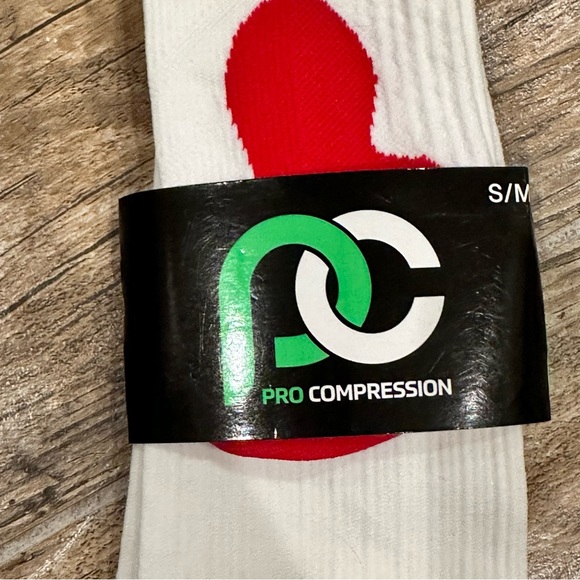 NWT PRO Compression Marathon White, Red and Blue Stripe Socks- UNISEX - Picture 3 of 9